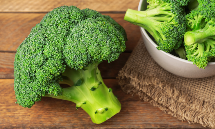 Fresh broccoli - one of the 8 essential superfoods for weight loss - find out what the other 7 are in this surprising article! | the Progress app